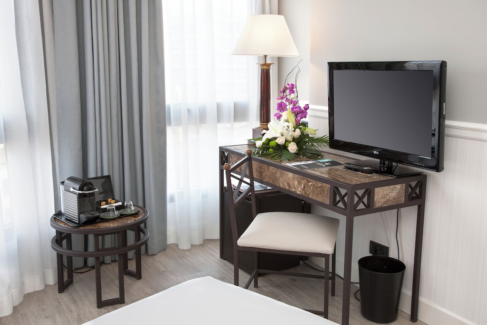 Business Double Room, Multiple Beds, Private Bathroom, City View - Photo 4