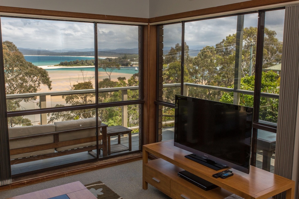 Panoramic House photo 2