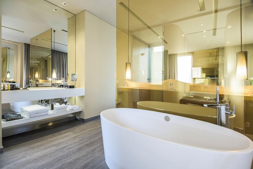Luxury Suite - Photo 7
