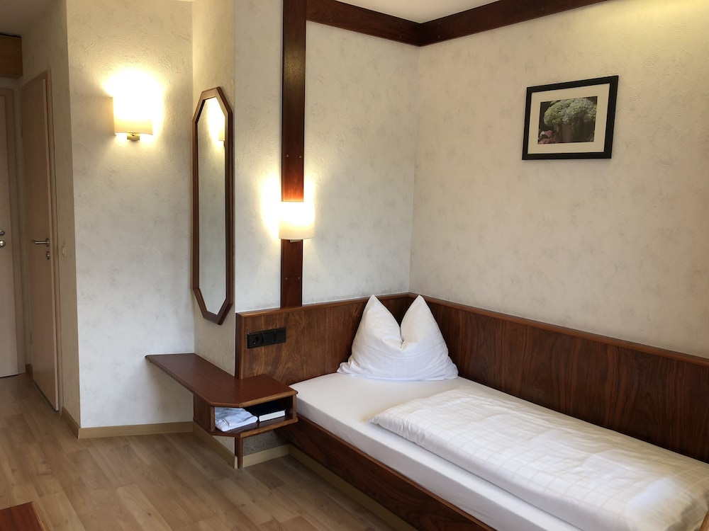 Economy Single Room Guest House - Photo 1