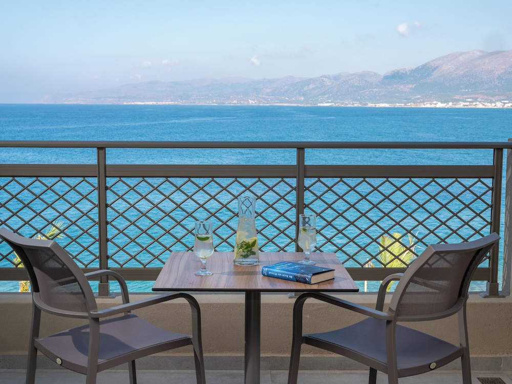 Luxury family room open plan SEA Front