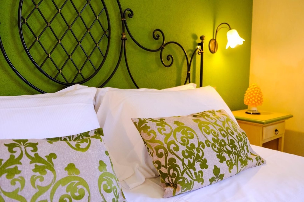 Economy Double Room, Garden View photo 3