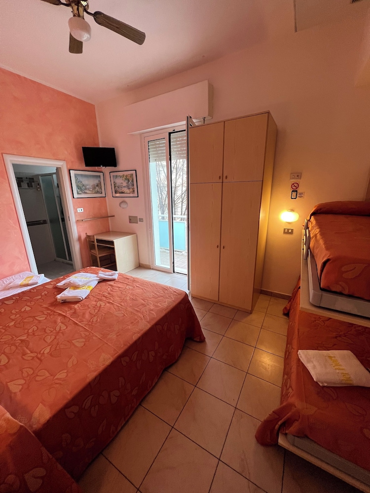 Deluxe Quadruple Room, Sea View photo 2