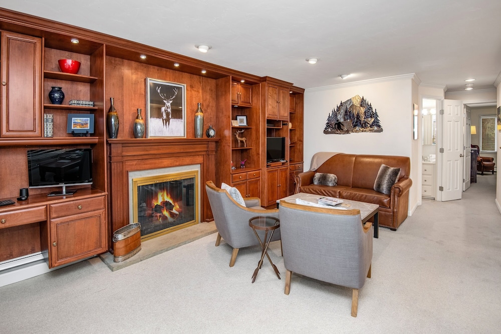 Condo, 2 Bedrooms