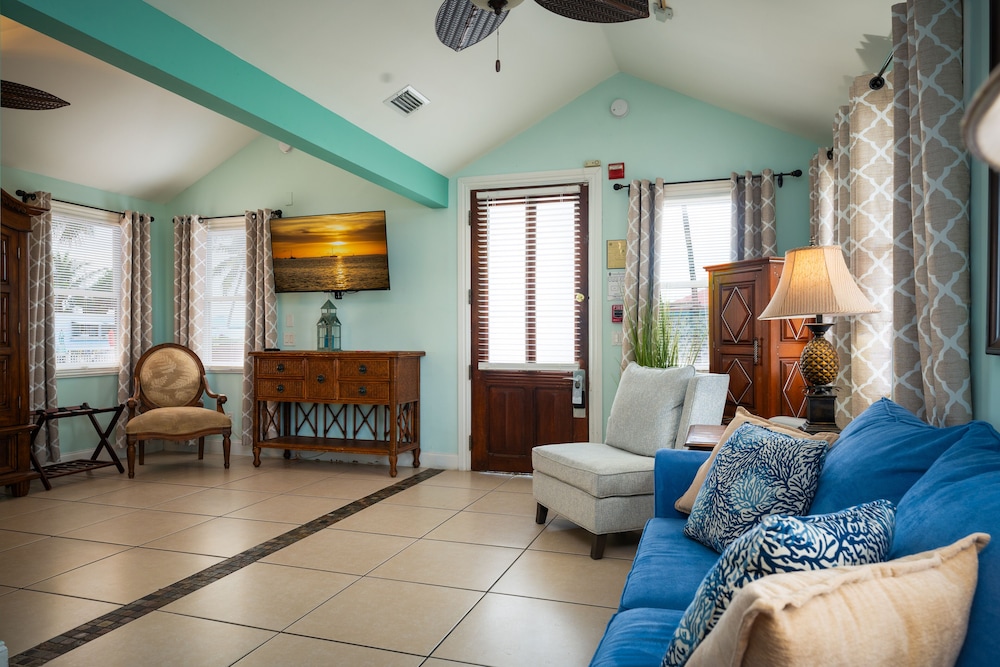 Cottage #104 - Ocean View W/Direct Pool Access - Adults Only photo 3