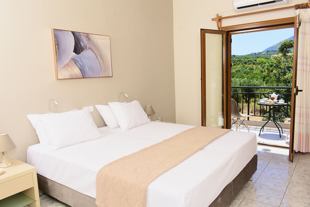 Family Triple Room, 1 Bedroom, Non Smoking, Mountain View