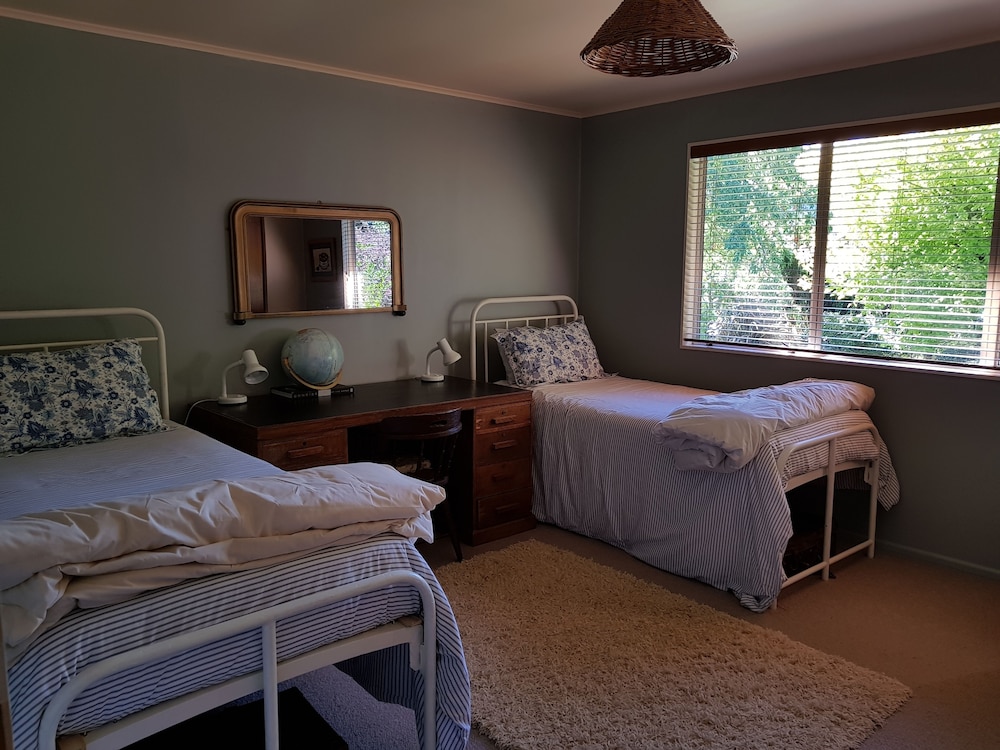 Standard Room, Non Smoking, Shared Bathroom (4 Bedroom Retreat) photo 1