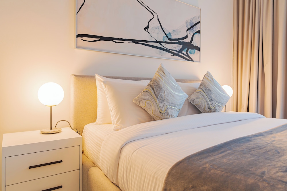 Premium Apartment, 1 King Bed, Balcony, Corner photo 2