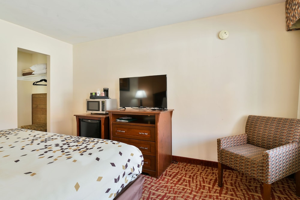 Superior Room, 1 King Bed, Non Smoking - Photo 5