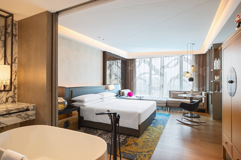 Room, 1 King Bed, City View photo 3