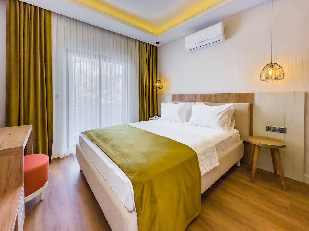 Deluxe Double Room, Balcony,Side Sea View - Photo 11