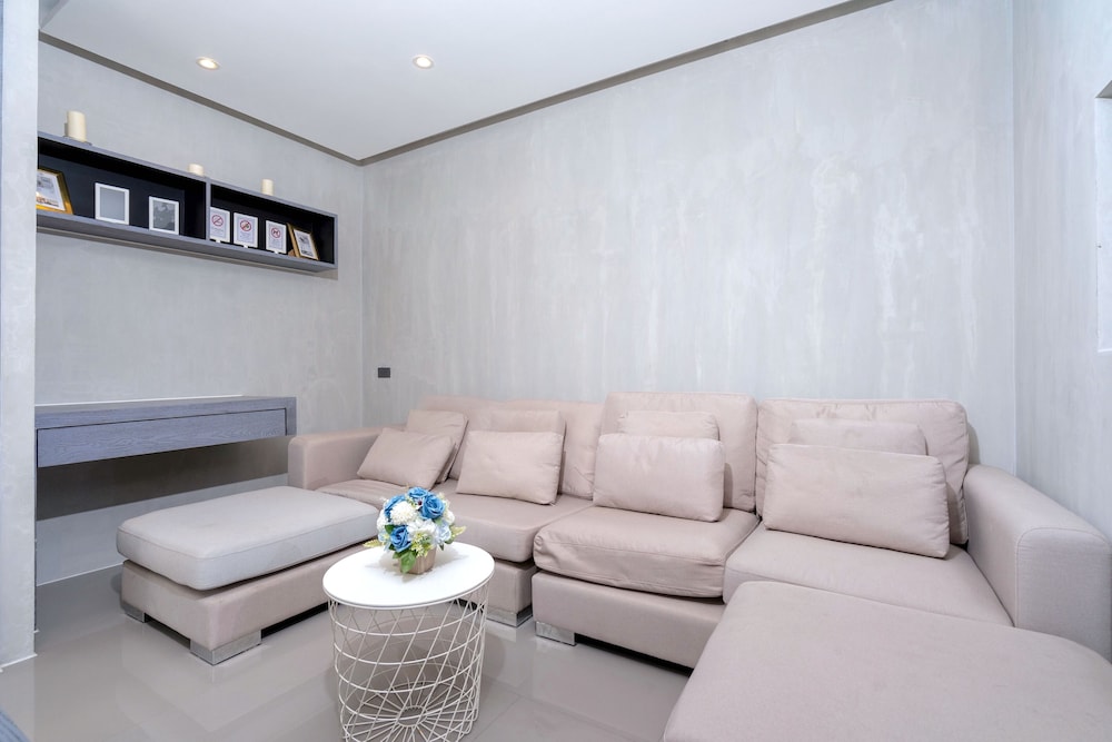 Exclusive Condo photo 2