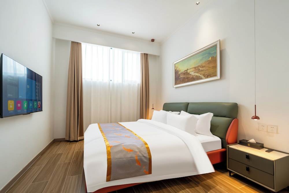 Senior Double Room, Patio, Courtyard View photo 3