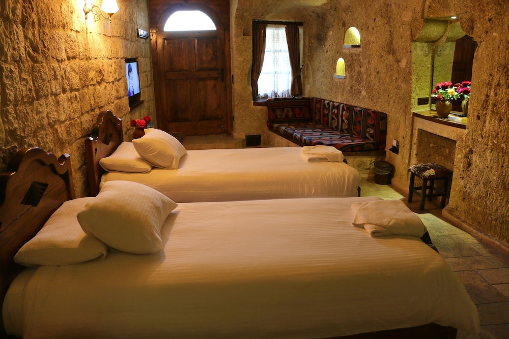 Standard Room (Cave)