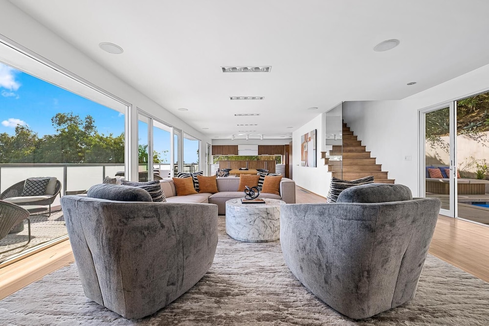 Luxury Villa, Multiple Beds, Pool Access, City View (Belle Horizon) photo 1
