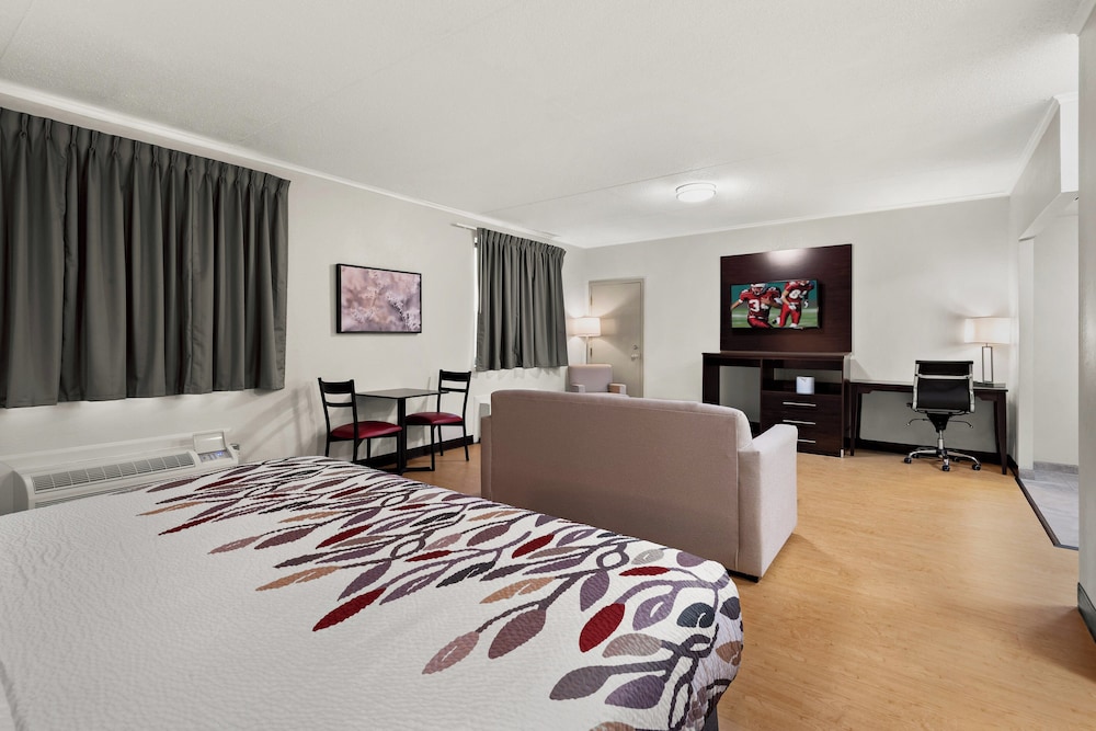 Suite, 1 King Bed, Non Smoking, Kitchenette