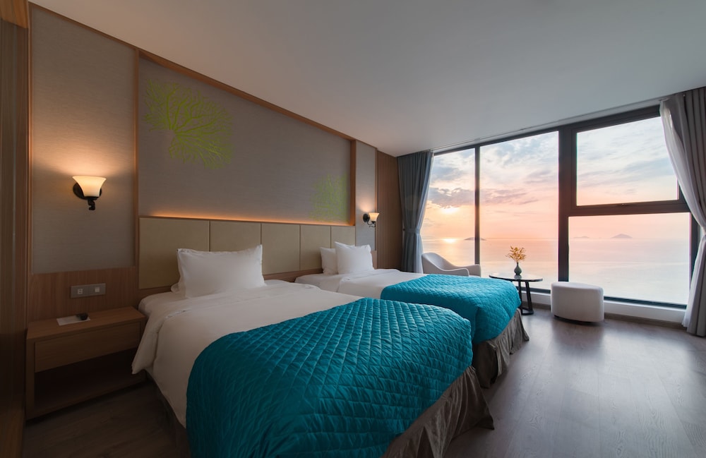 Deluxe Twin Room, Ocean View - Photo 1