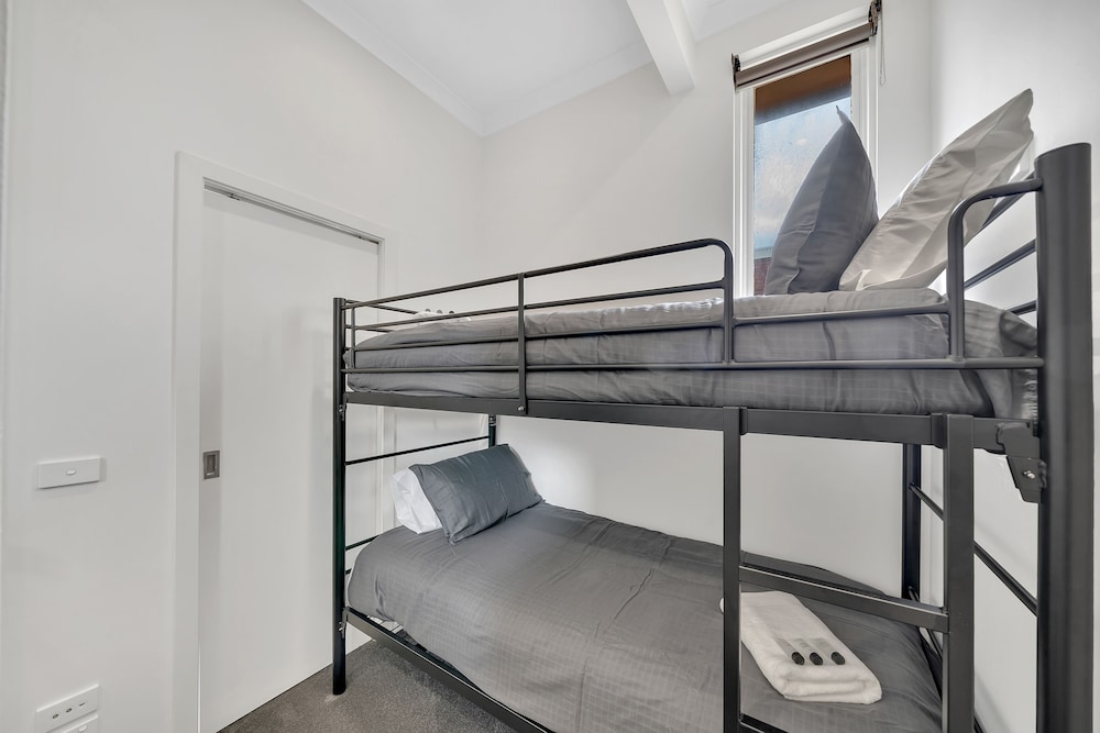 Apartment 8 - Two Single Bunks photo 1