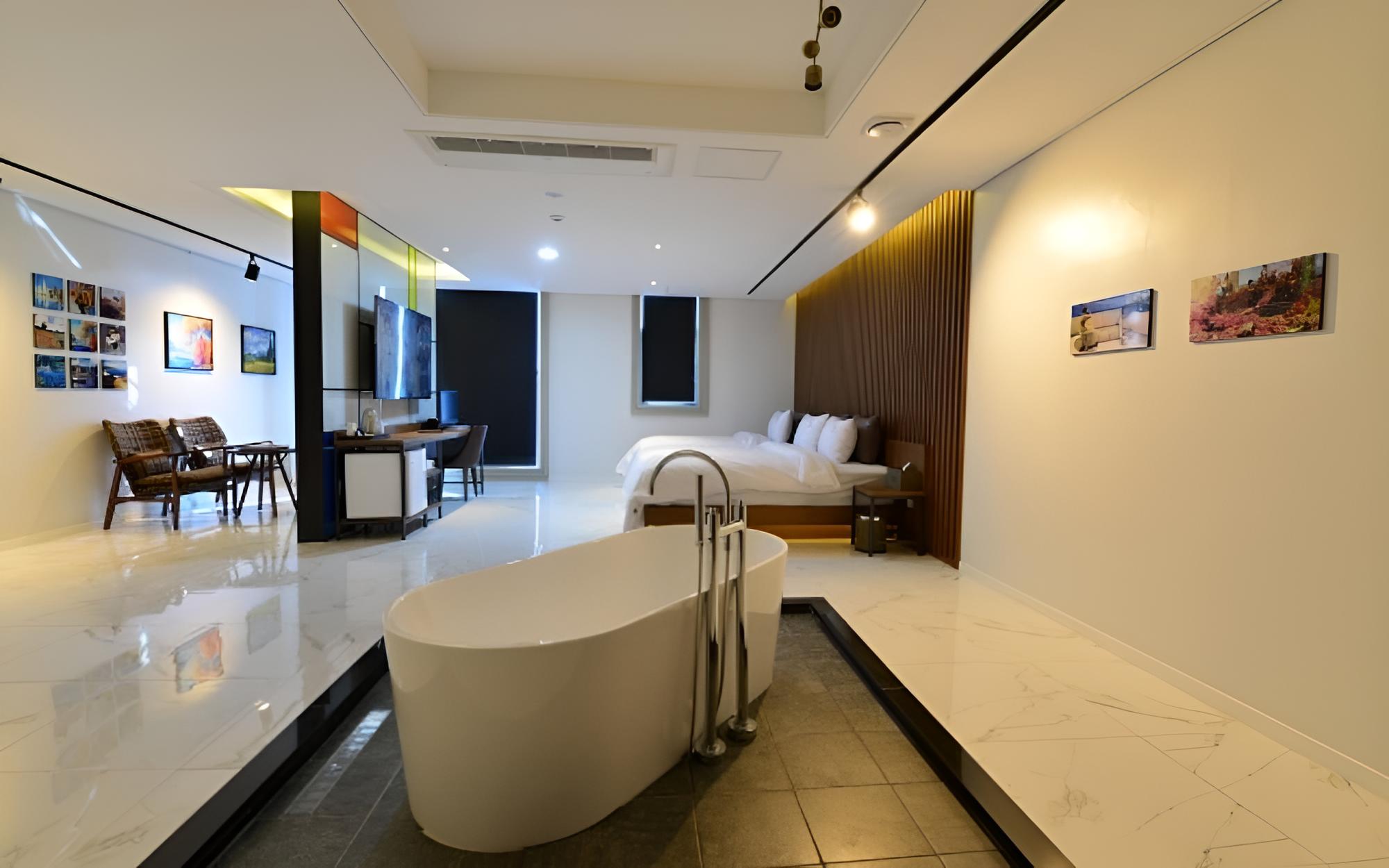 Room (VIP twin massage chair (with styler)) - Photo 9