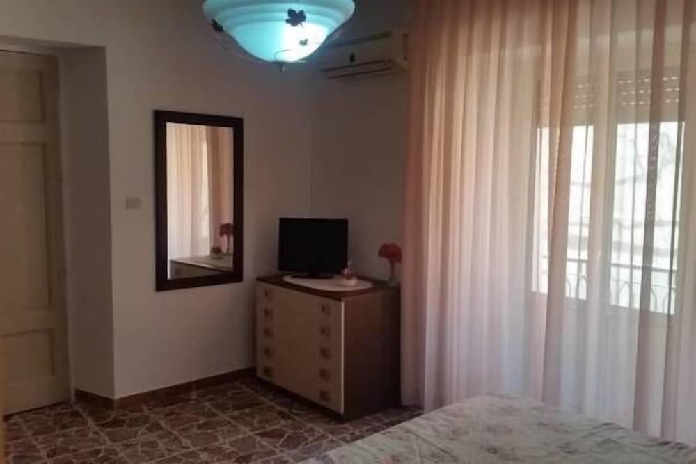 Double Room, Shared Bathroom photo 2