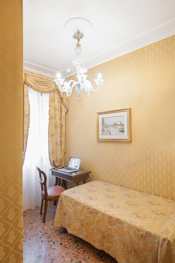 Basic Single Room, 1 Twin Bed photo 2