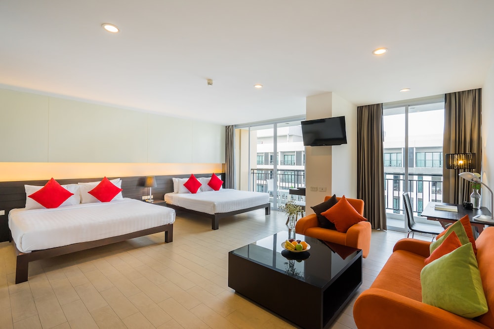 Grand Deluxe Family Room - Photo 6