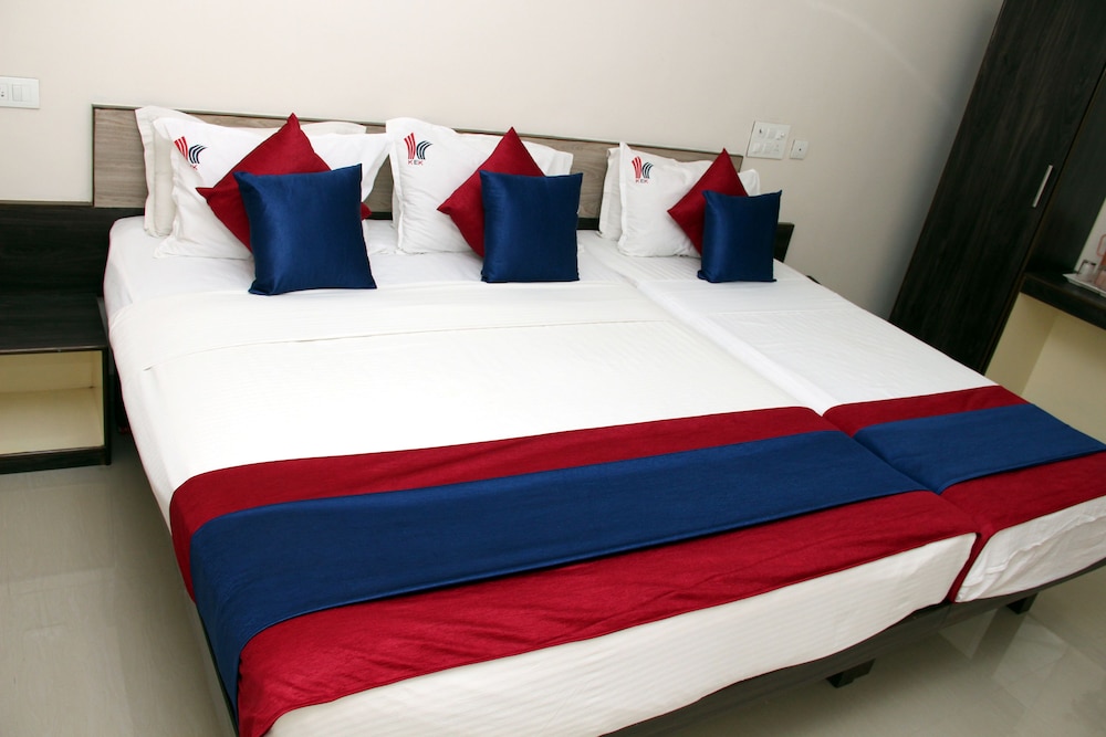 Suite Room A/C (Triple Coat Room)