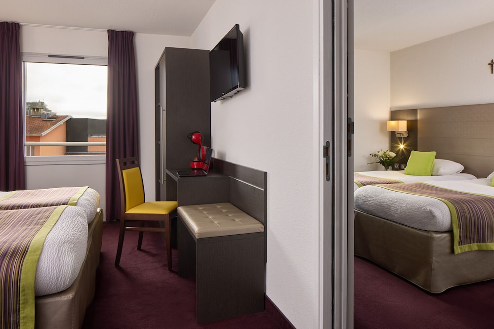 Adjoining room photo 3