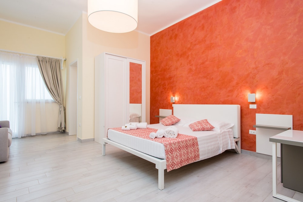 Luxury Room, 1 King Bed with Sofa bed, Pool View, photo 6