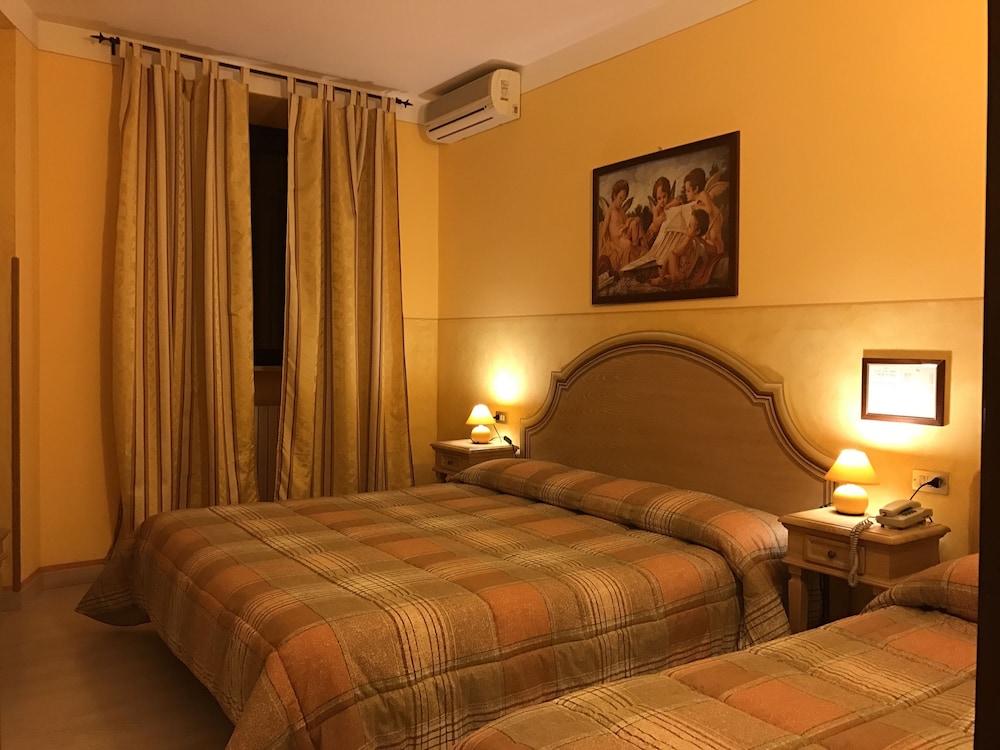 Standard Triple Room photo 3