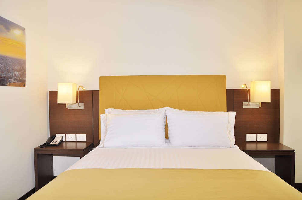 Standard Room, 1 Queen Bed photo 1