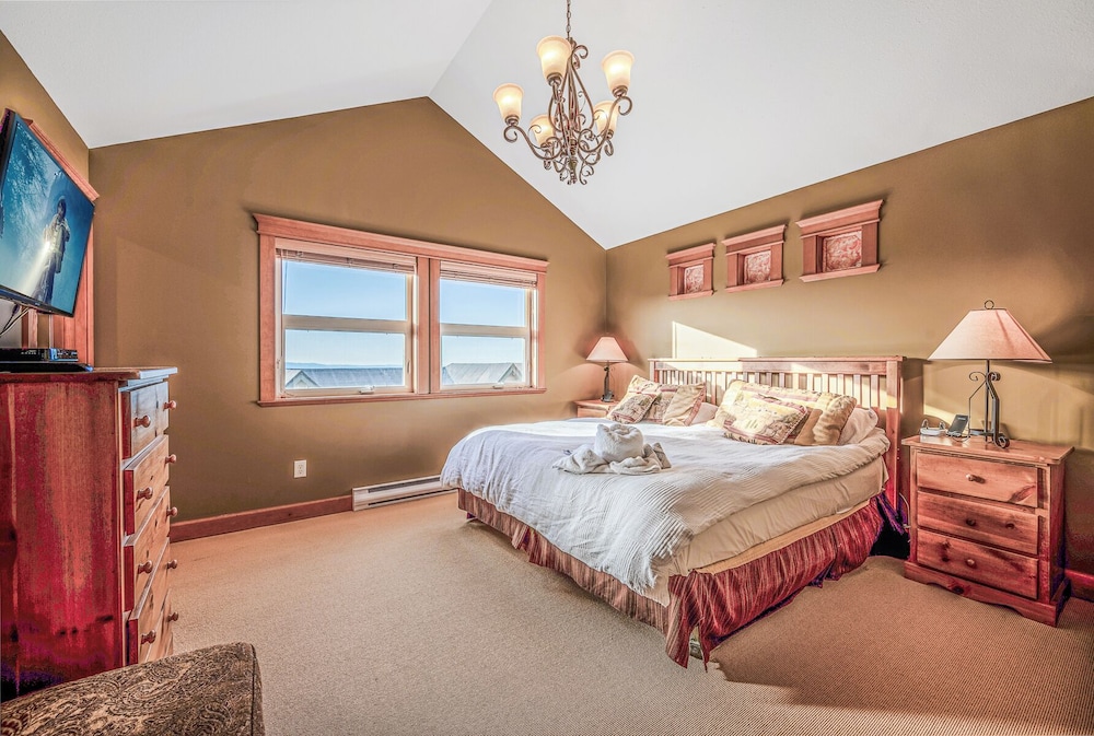Deluxe Townhome, 4 Bedrooms, Balcony, Slope Side photo 3