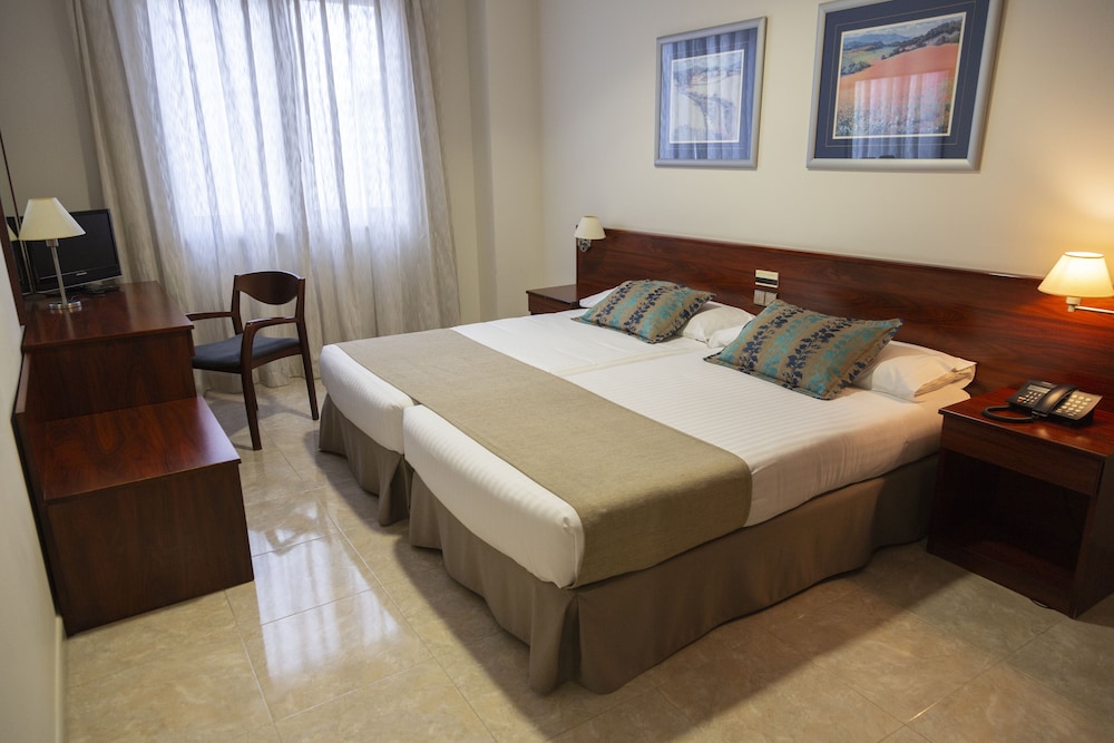Standard Double Room Single Use - Photo 1