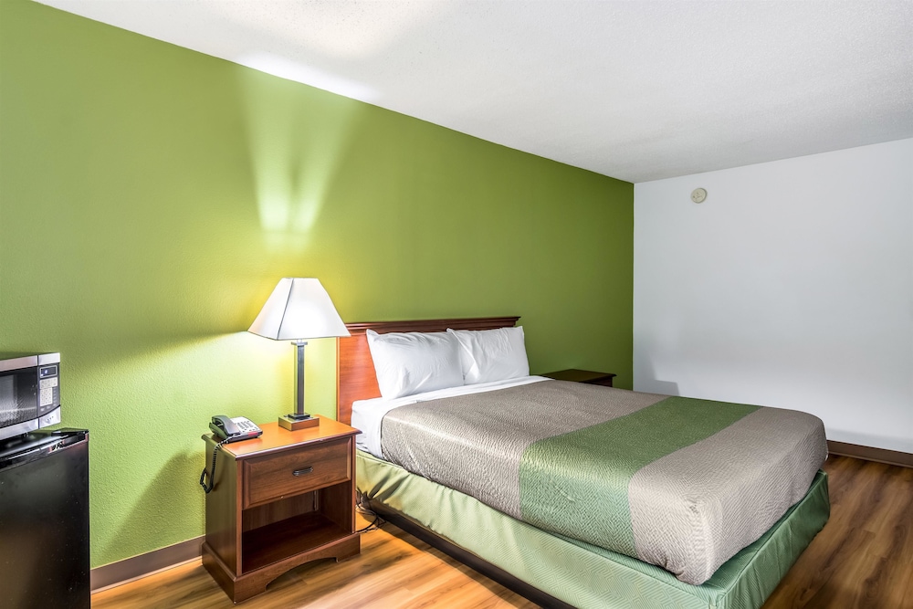 Deluxe Room, 1 King Bed, Accessible, Non Smoking photo 3
