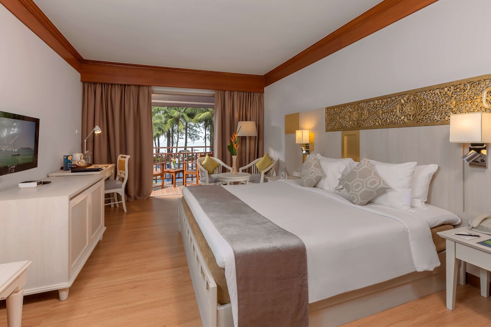 Deluxe Room, 1 King Bed, Balcony, Sea Facing - Photo 2