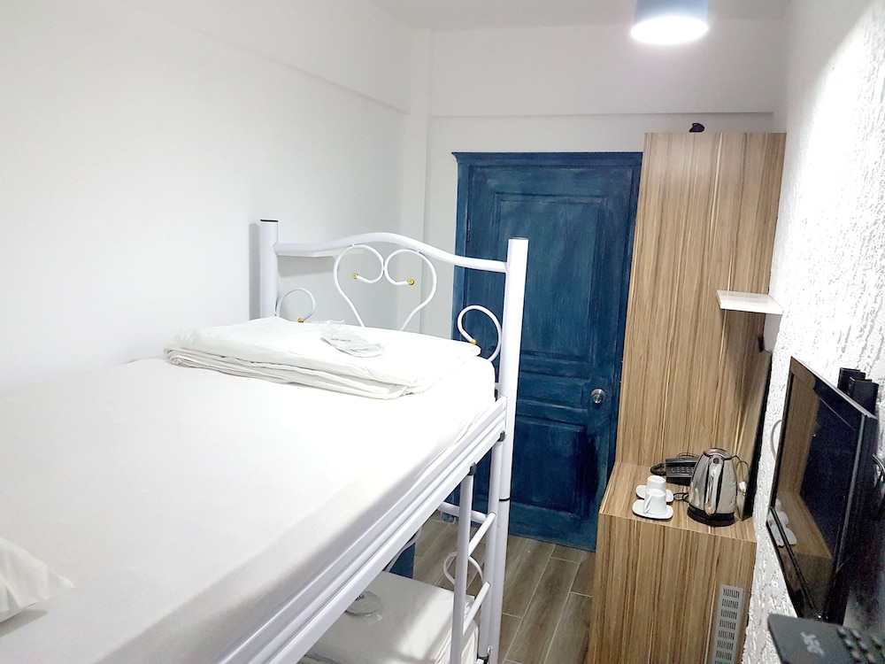 Economy Shared Dormitory, 1 Bedroom, Shared Bathroom, Beachside photo 2