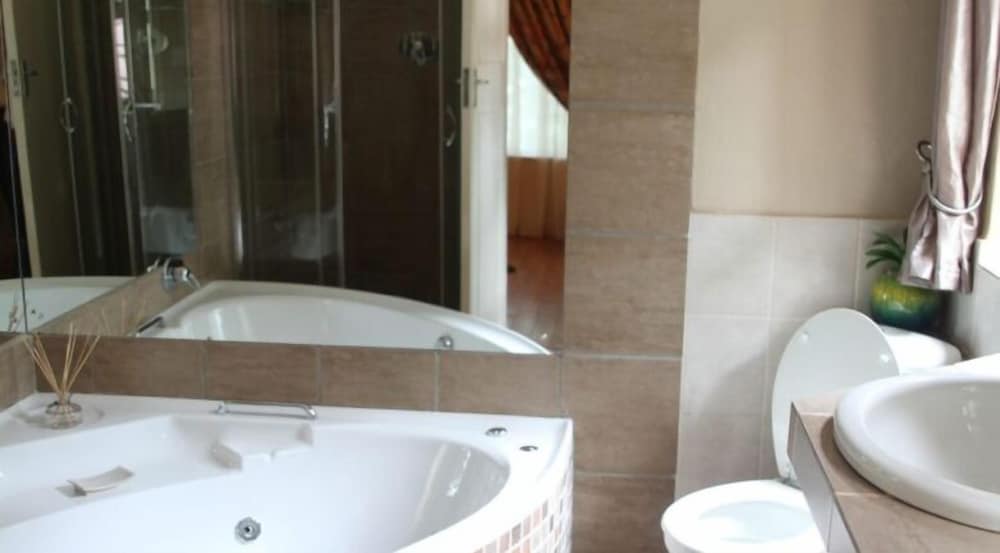Executive / Honeymoon Suite photo 2