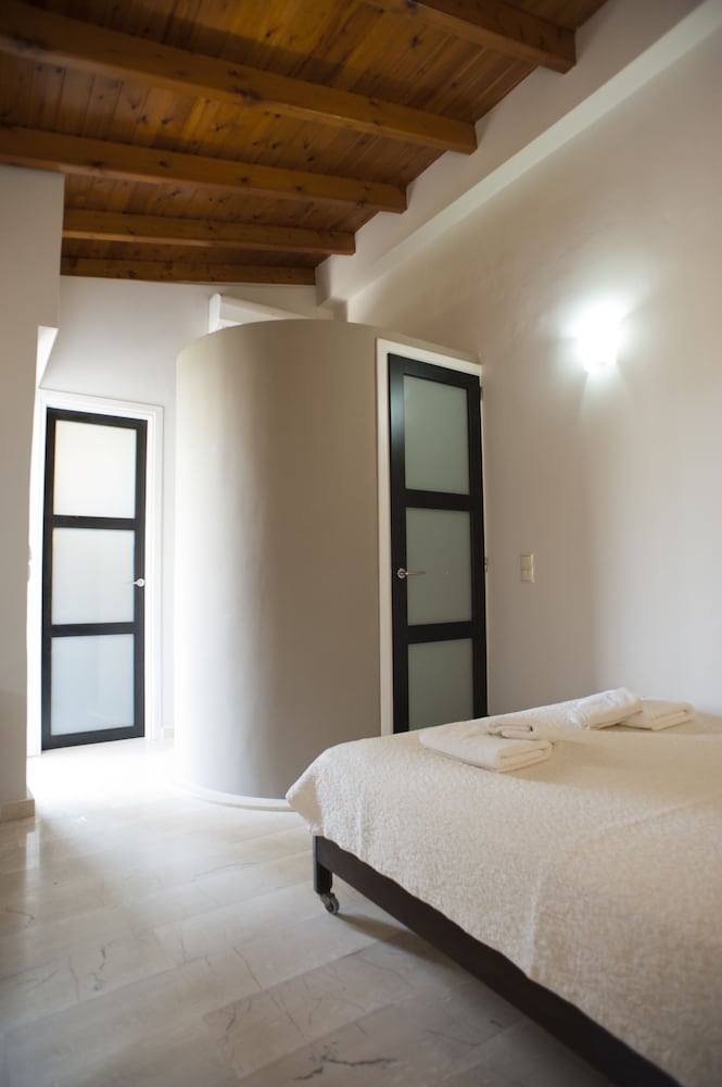 Family Maisonette, Corner photo 1