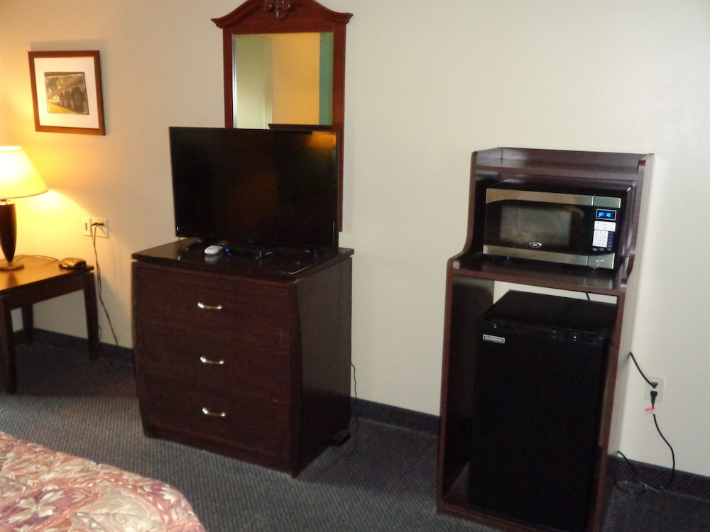 Classic Room, 1 King Bed, Accessible photo 1