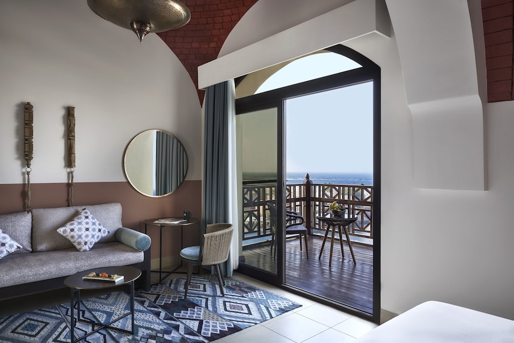 Sea View Twin Room with Cove Club Access photo 3