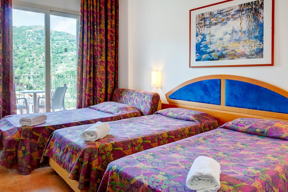 Economy Triple Room - Photo 2