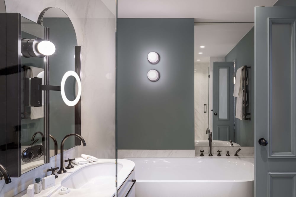 Deluxe Suite - Photo 2