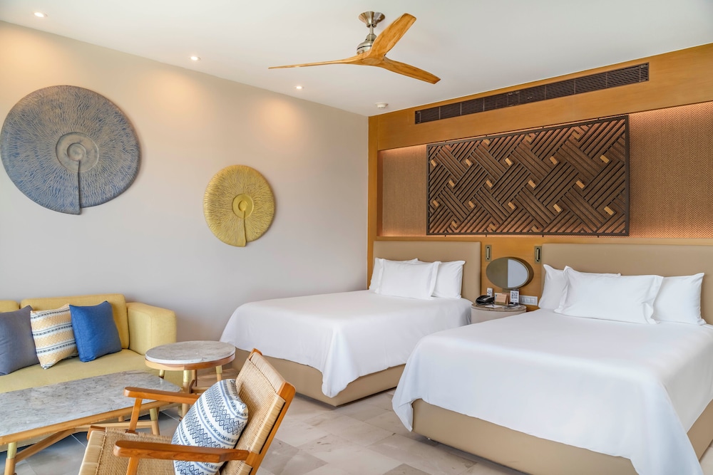 Junior Suite, 2 Double Beds, Partial Ocean View
