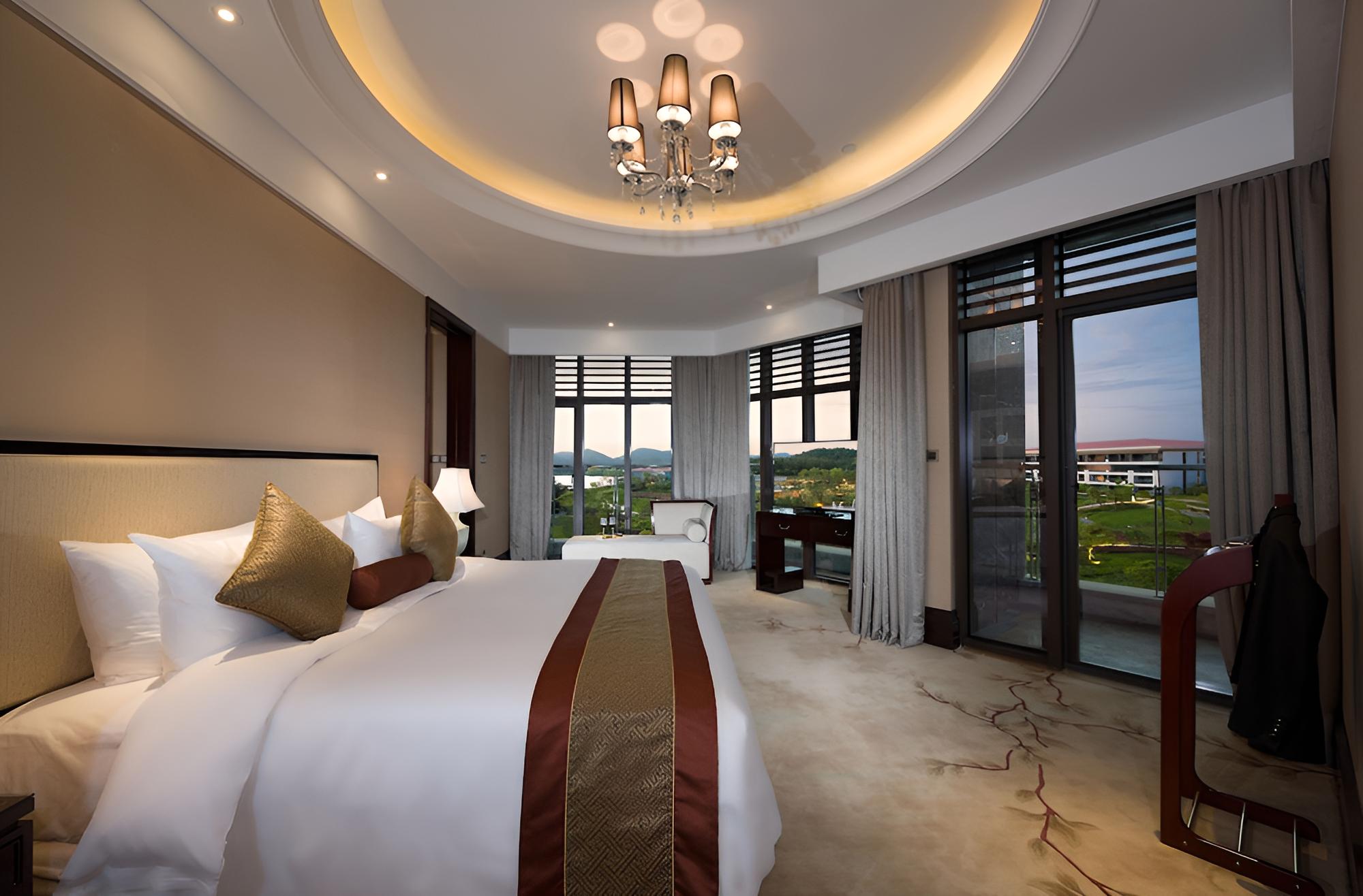 Deluxe King Room photo 2