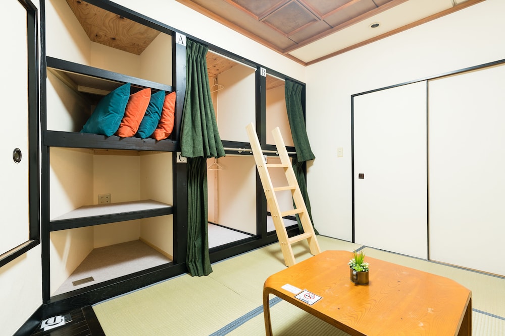 4 Beds Room with Private Bath and Toilet photo 1