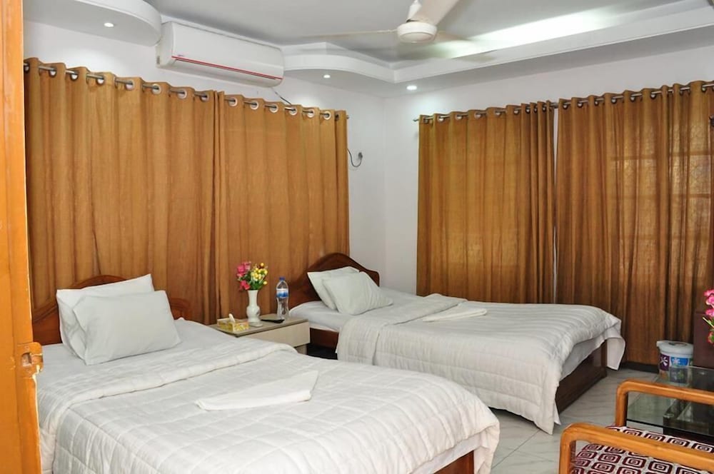 Business Twin Room, 1 Bedroom, Smoking, City View photo 3
