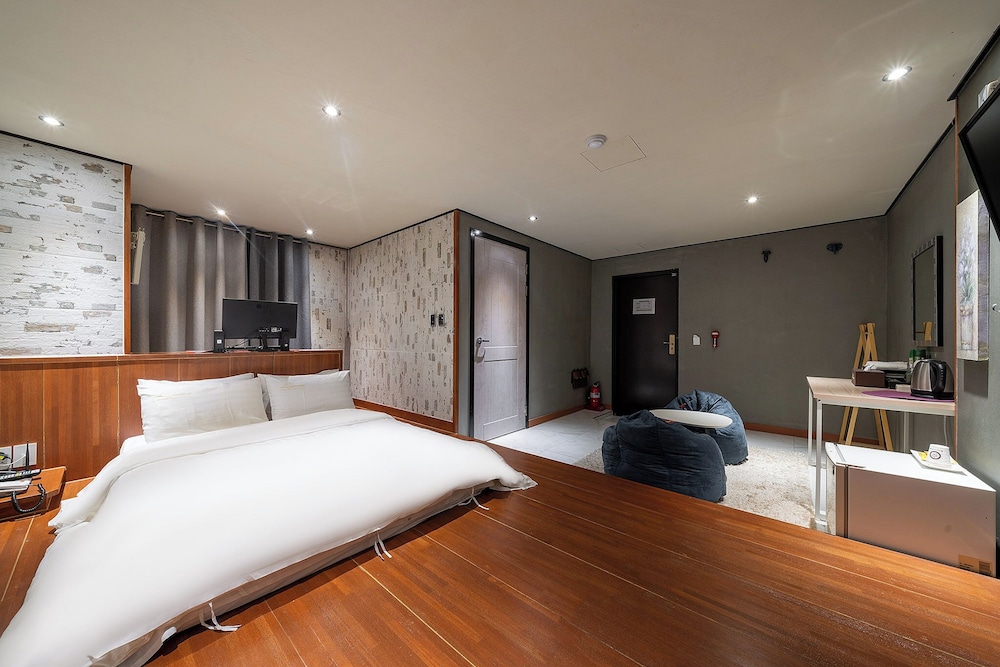 Annex A Building - Superior Room photo 3