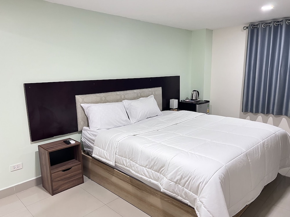 Standard Room, 1 Queen Bed - Photo 1