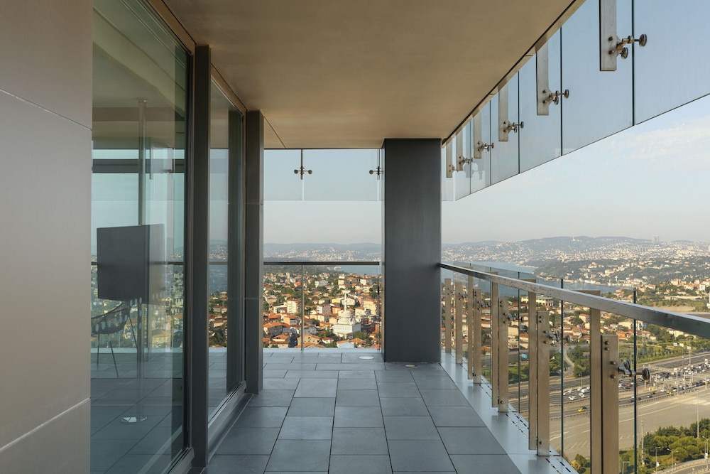 Residential Suite, Club lounge access, 1 Bedroom Suite, 1 King, Bosphorus view, Terrace