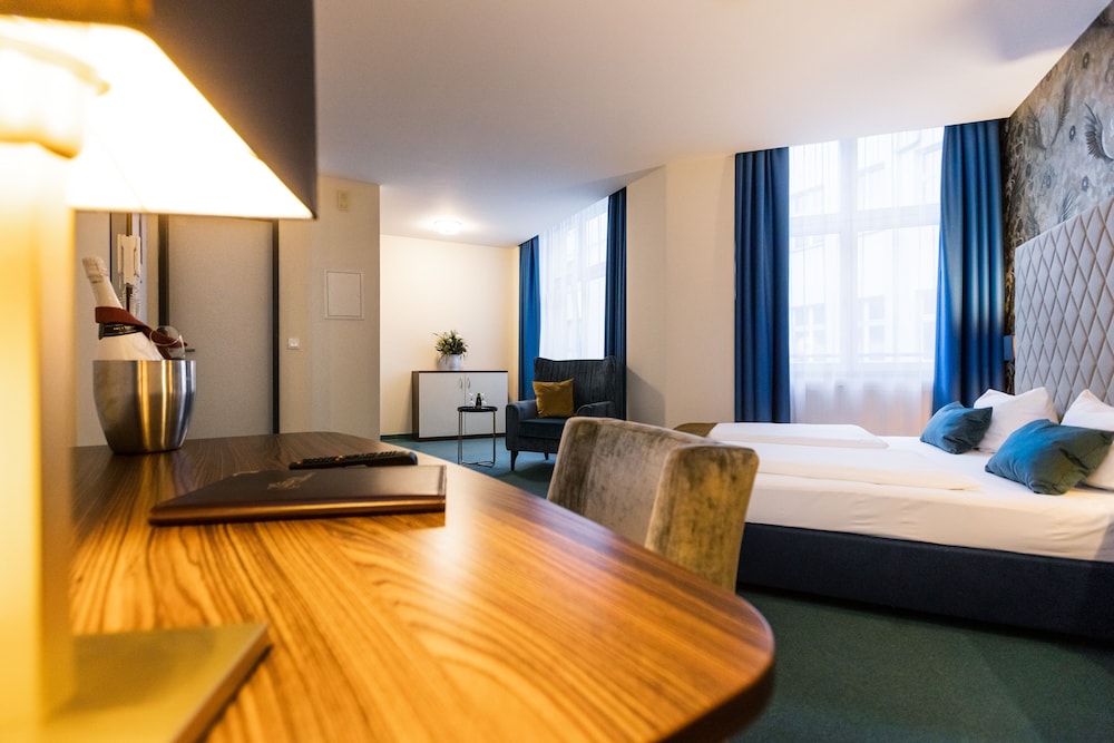 Standard Double or Twin Room - Photo 10